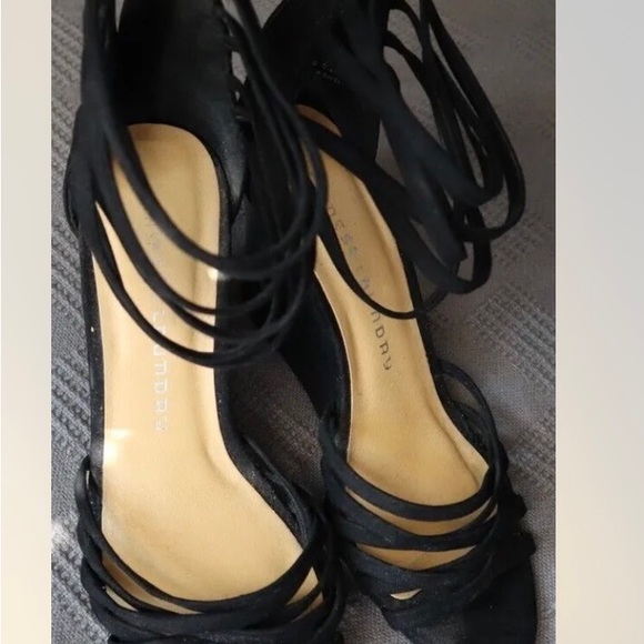 Chinese Laundry Strappy Black Suede Wedge Sandals Size 6.5M - Picture 1 of 4